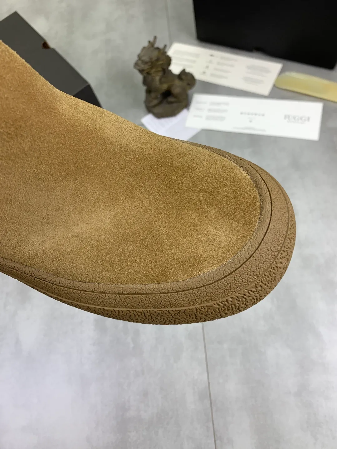 Men's men's shoes 💰P560 New arrival 🆕🆕🆕 IUGGI A pair of handsome Martin boots that want to be "welded" to the feet. Sheep fur lining is comfortable and warm. The anti-slip performance is even better. Matte cowhide with super comfortable stretch velvet. ➕Fine handmade stitching to keep your feet from freezing in the winter. Must be arranged! Perfectly interpreting the essence of Chelsea, trendy and fashionable, casual and versatile. Size: 39-44